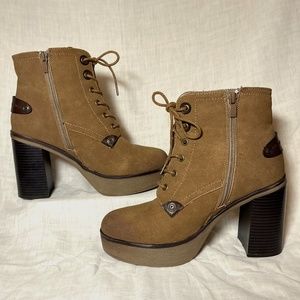 Women’s Vatineri’s Tan Suede platform chunky heel. Lace & Zipper Euro 39 US 8